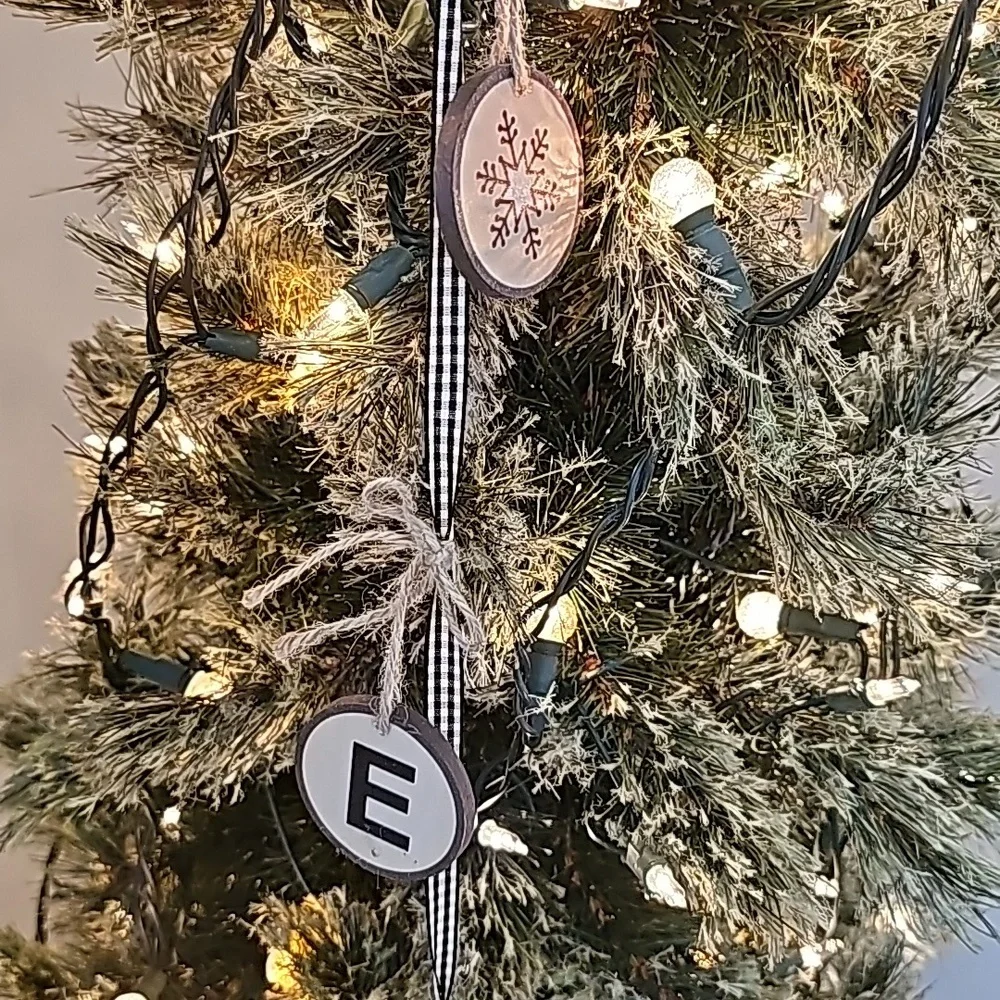 Merry wood and black white plaid checker dwcorative banner garland